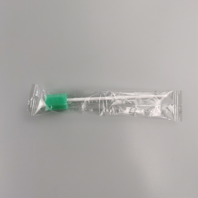 Renkli kodlanmış ağız bakımı tamponları. Tek paketli çiçekli yuvarlak sünger ipuçları (yeşil/pembe) tıbbi ve ev kullanımı için.
